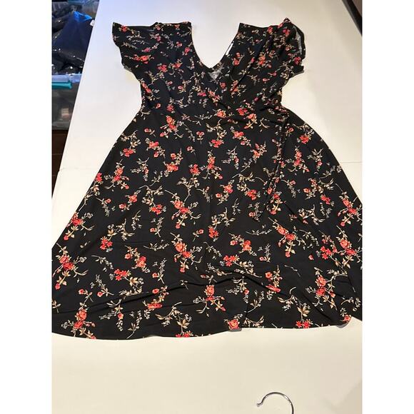 Kaileigh Black Floral Deep V Neck Dress Sz M - Picture 6 of 6